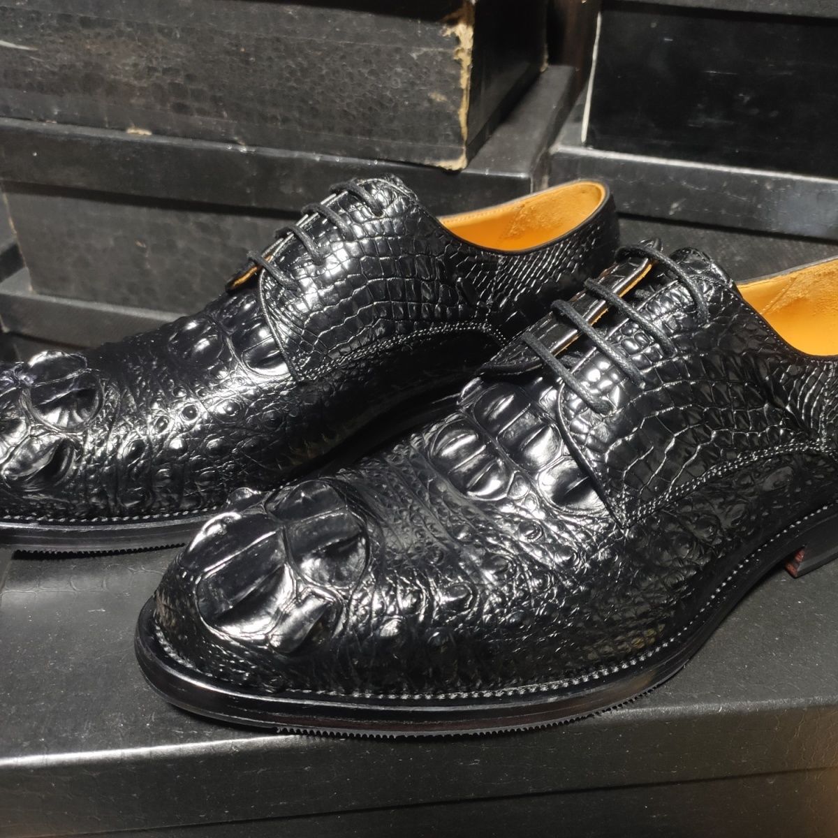 Genuine crocodile skull high-end Goodyear welt men's shoes with genuine leather outsole, business style.
