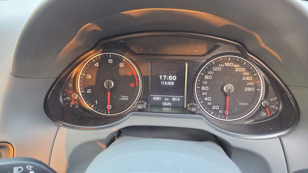 Audi Q5 2015 year. Panaromic sunrooof.   Low kilos only 43900 km