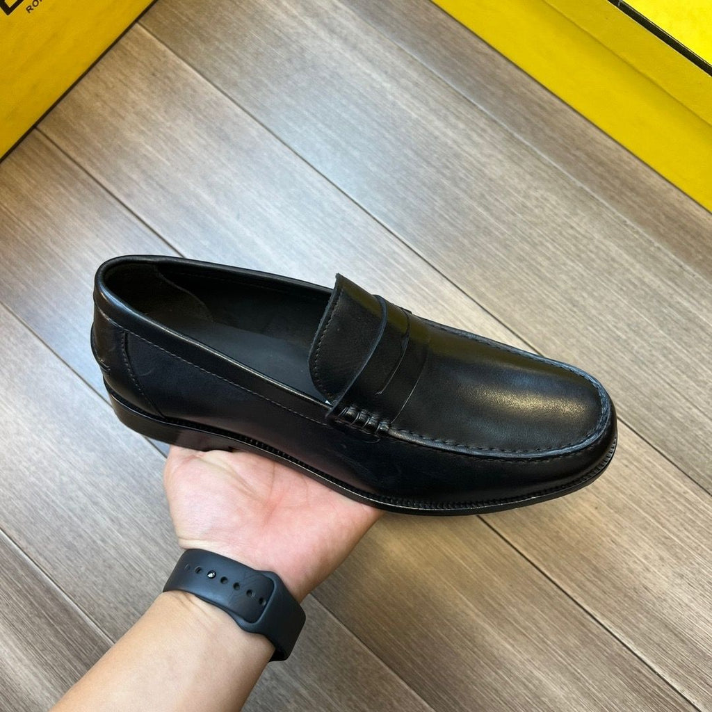 European-style men's fashionable British-inspired loafers, genuine leather business slip-on shoes.
