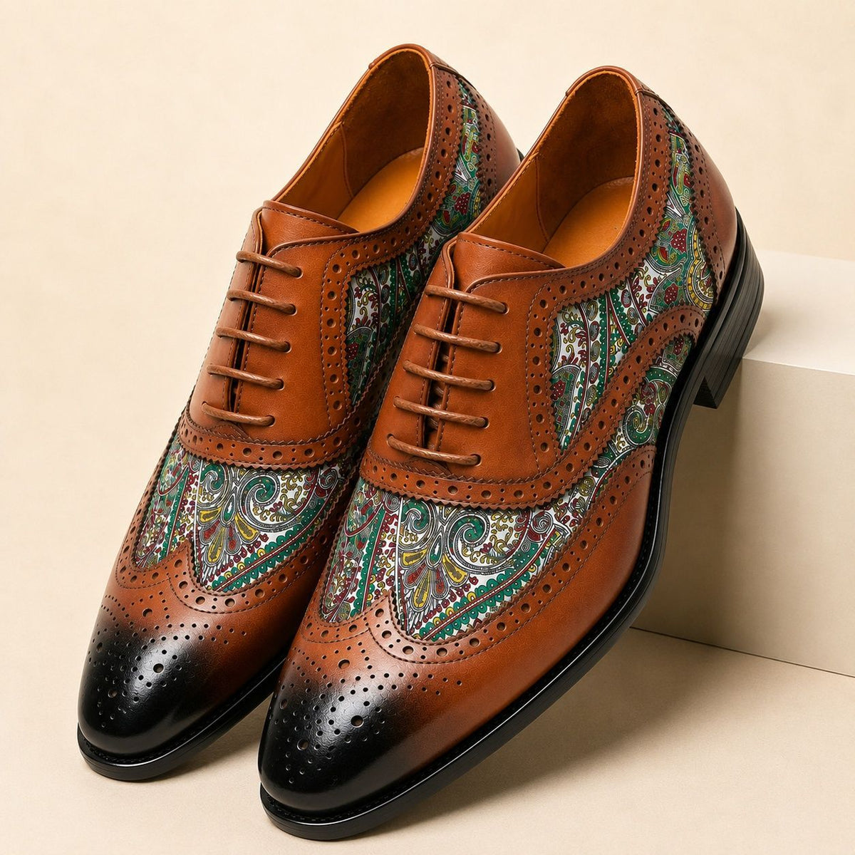 Retro patterned brogue leather shoes, versatile and stylish men's dress shoes