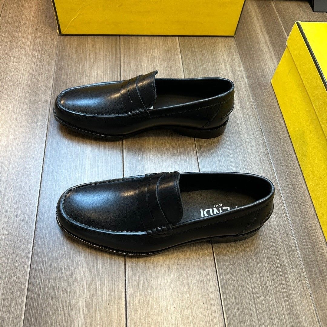 European-style men's fashionable British-inspired loafers, genuine leather business slip-on shoes.