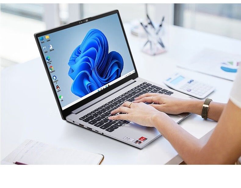 Lenovo i5/i7 laptop for students, business, and travel.