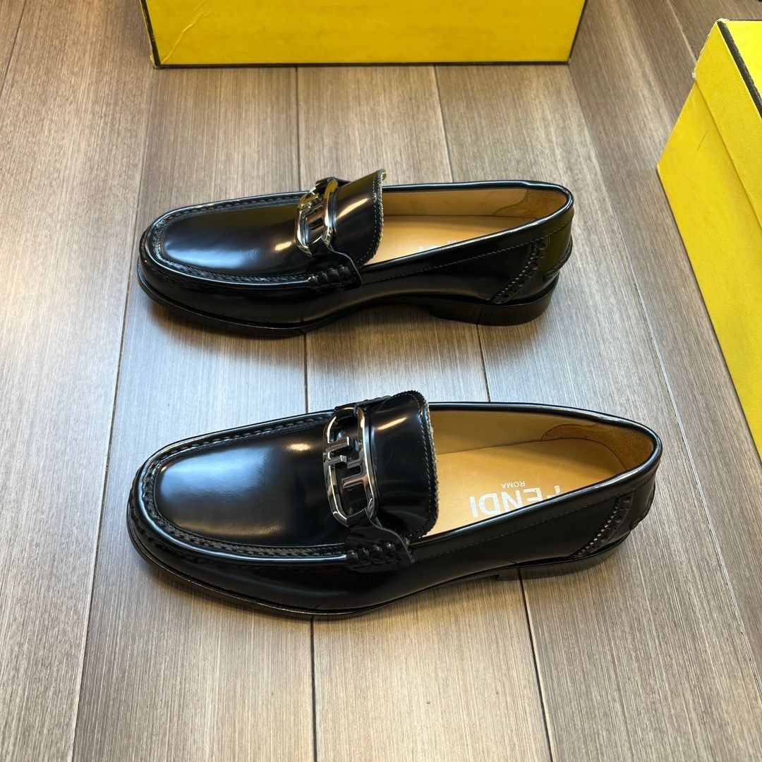 European-style men's fashionable British-inspired loafers, genuine leather business slip-on shoes.
