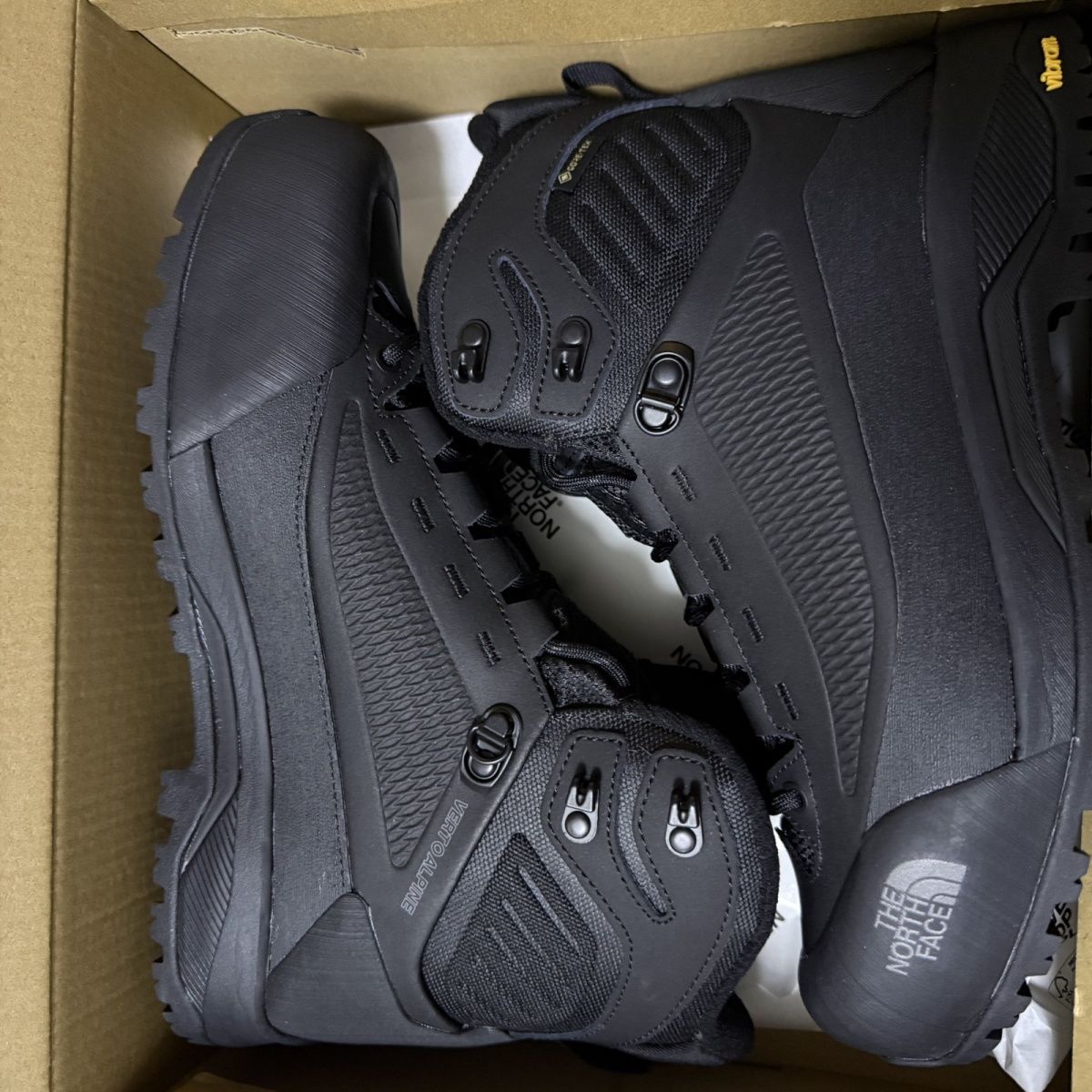 easy-to-wear, anti-impact, puncture-resistant safety shoes with insulation