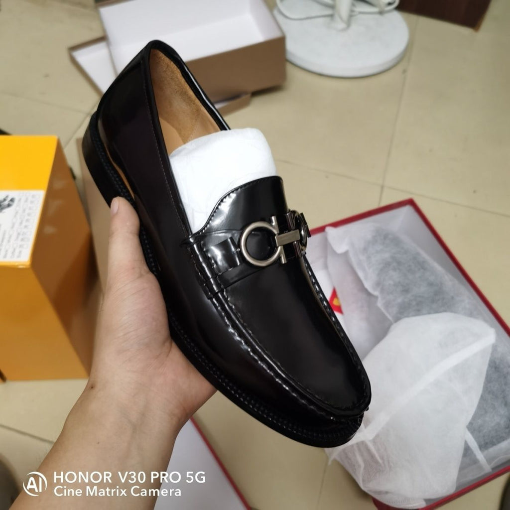 European-style men's fashionable British-inspired loafers, genuine leather business slip-on shoes.