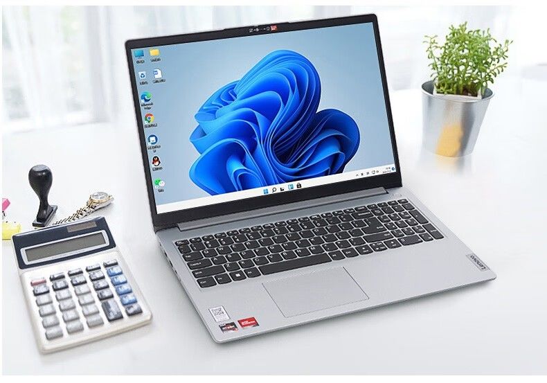 Lenovo i5/i7 laptop for students, business, and travel.