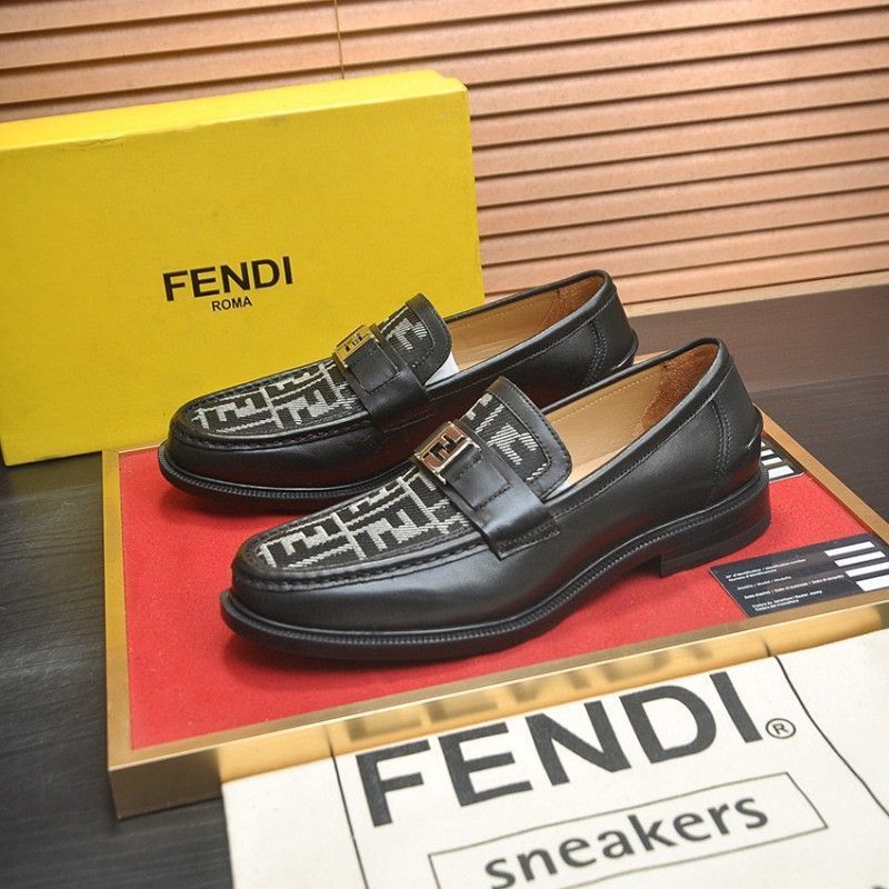 European-style men's fashionable British-inspired loafers, genuine leather business slip-on shoes.