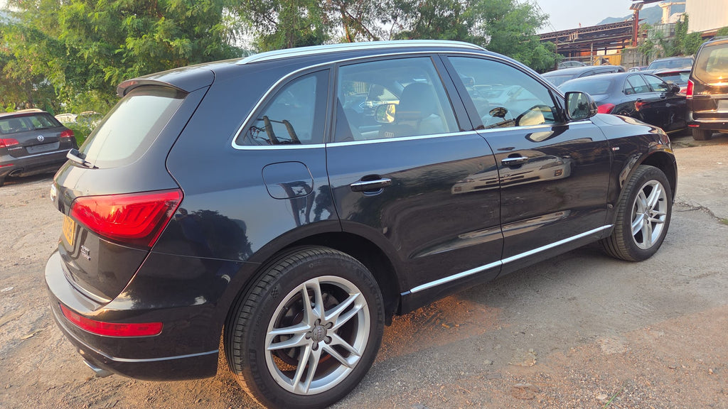 Audi Q5 2015 year. Panaromic sunrooof.   Low kilos only 43900 km