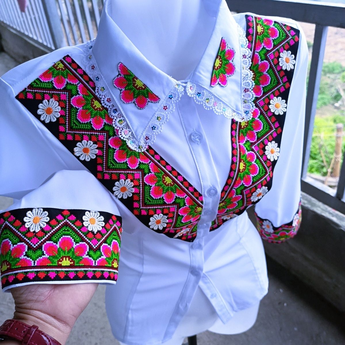 Yunnan New Embroidered Collar Versatile Casual Mid-Sleeve Shirt