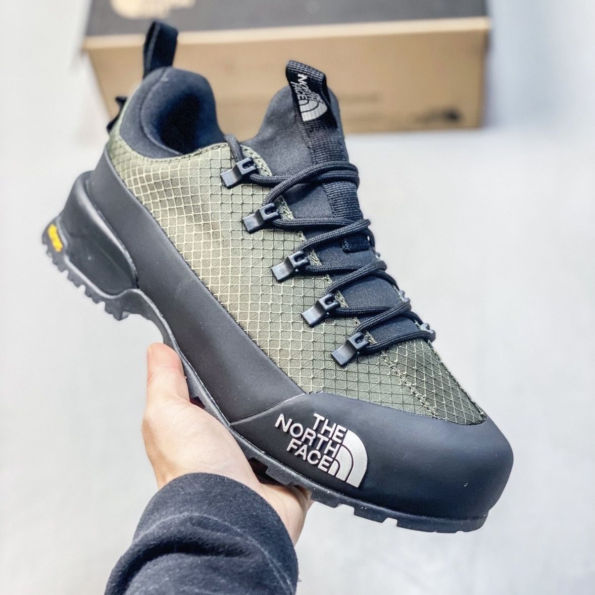 Popular waterproof and versatile athletic shoes for men and women, mesh upper, functional casual shoes for outdoor hiking