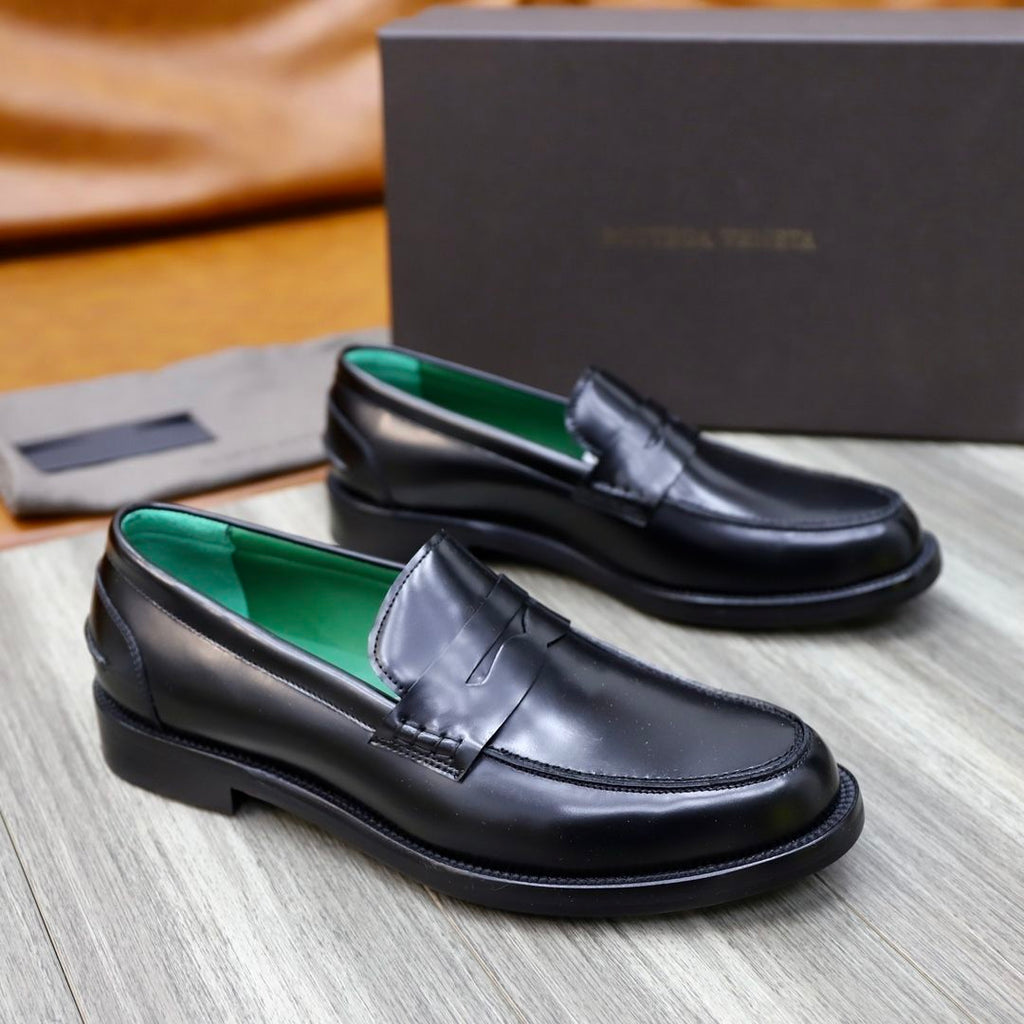 European-style men's fashionable British-inspired loafers, genuine leather business slip-on shoes.