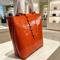 Crocodile leather handbag, high-value, stylish, and luxurious, a popular choice for outdoor use with a sturdy sole.