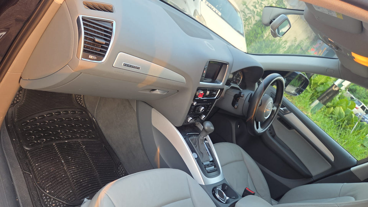 Audi Q5 2015 year. Panaromic sunrooof.   Low kilos only 43900 km