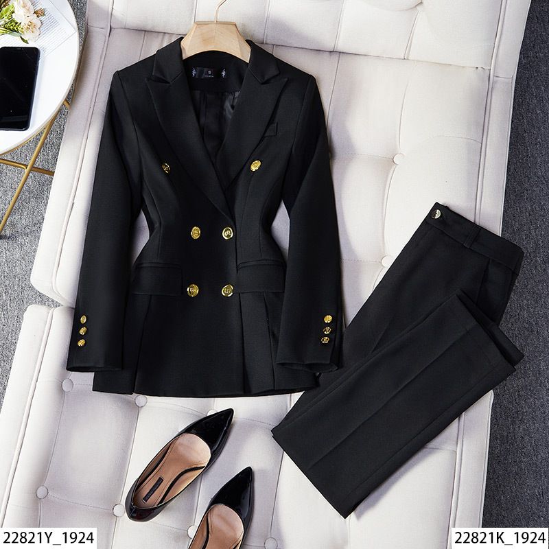 High-end khaki suit jacket for women, perfect for spring and autumn, exuding professional and casual formal style.