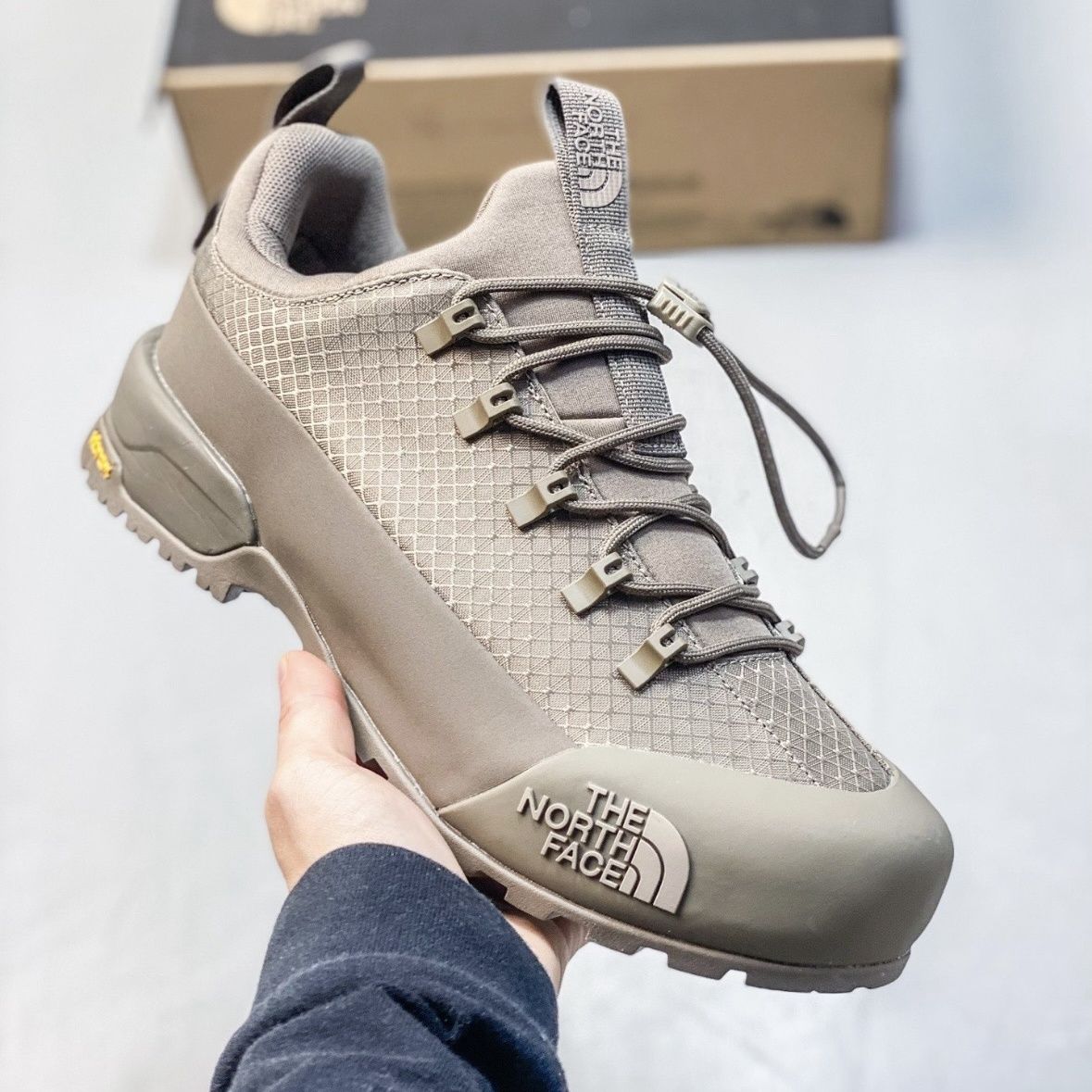 Popular waterproof and versatile athletic shoes for men and women, mesh upper, functional casual shoes for outdoor hiking