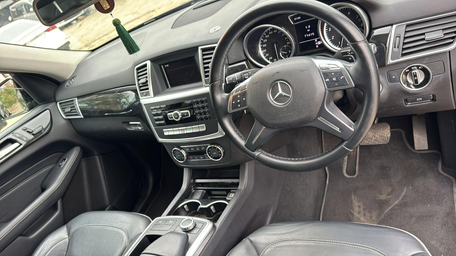 Mercedes Benz midsize luxury SUV featuring a 3.5-liter V6 gas engine or a 3.0-liter turbodiesel V6, 302 horsepower, and a 7-speed automatic transmission