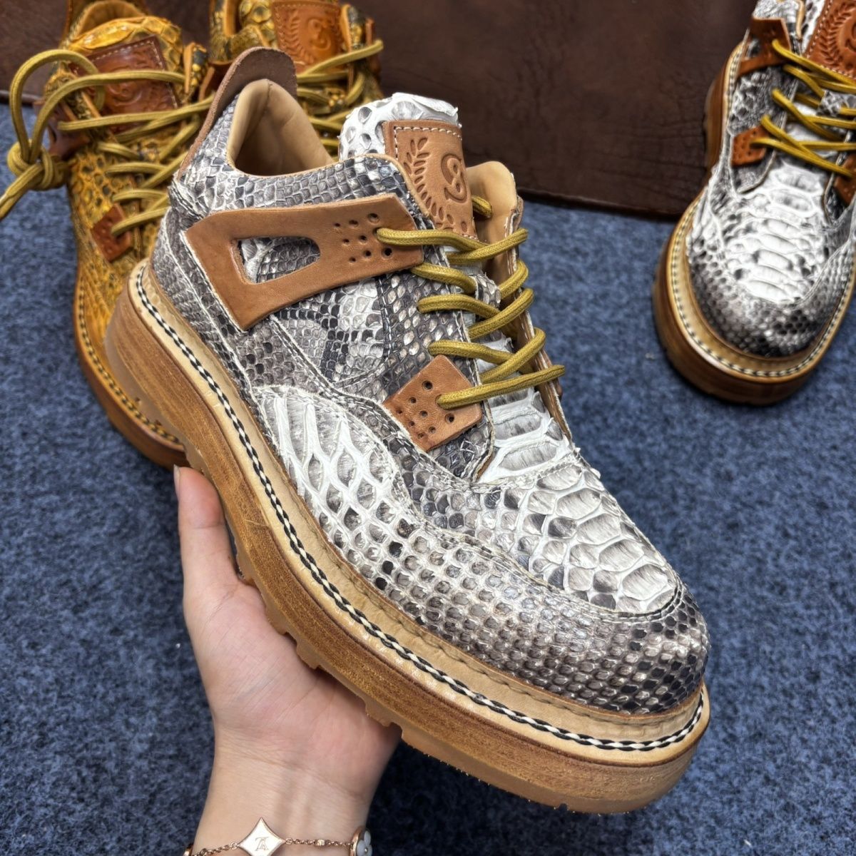 Hand-washed crocodile patchwork cowhide casual genuine leather men's shoes, all-season style.