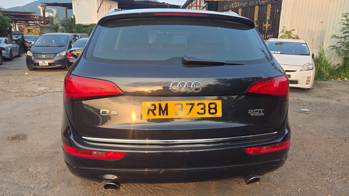 Audi Q5 2015 year. Panaromic sunrooof.   Low kilos only 43900 km