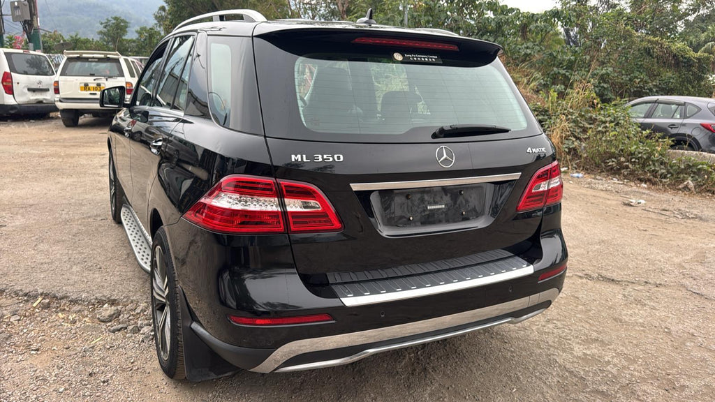 Mercedes Benz midsize luxury SUV featuring a 3.5-liter V6 gas engine or a 3.0-liter turbodiesel V6, 302 horsepower, and a 7-speed automatic transmission