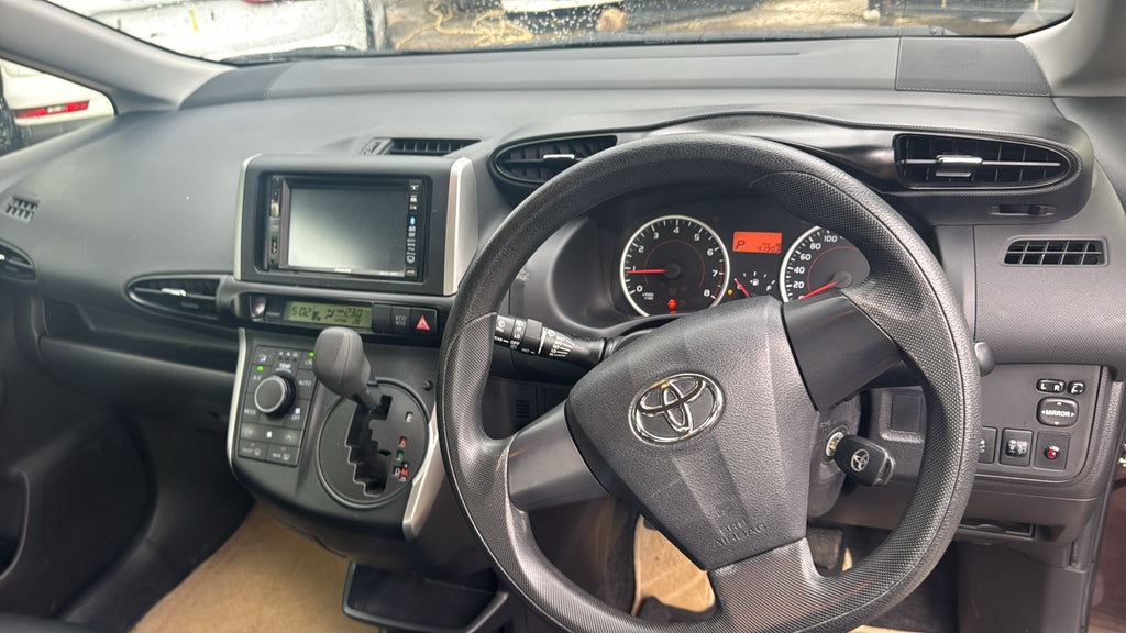 Toyota Wish good conditions clean . Model 2015