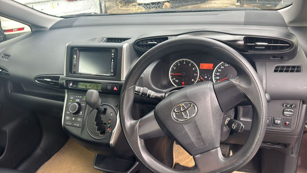 Toyota Wish good conditions clean . Model 2015