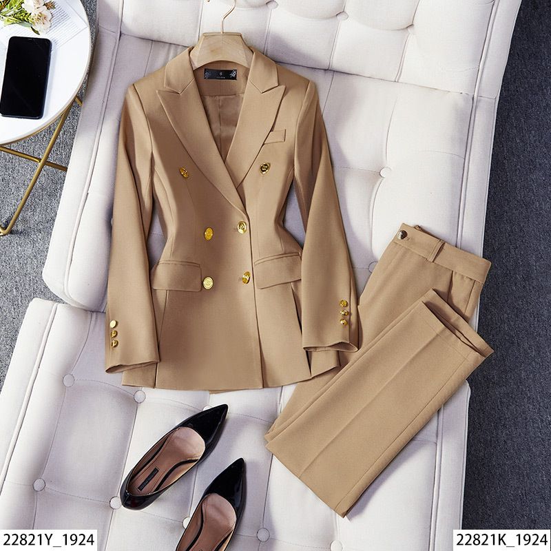 High-end khaki suit jacket for women, perfect for spring and autumn, exuding professional and casual formal style.